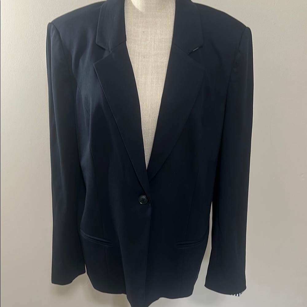41‎ Hawthorn Black Blazer Professional Blazer